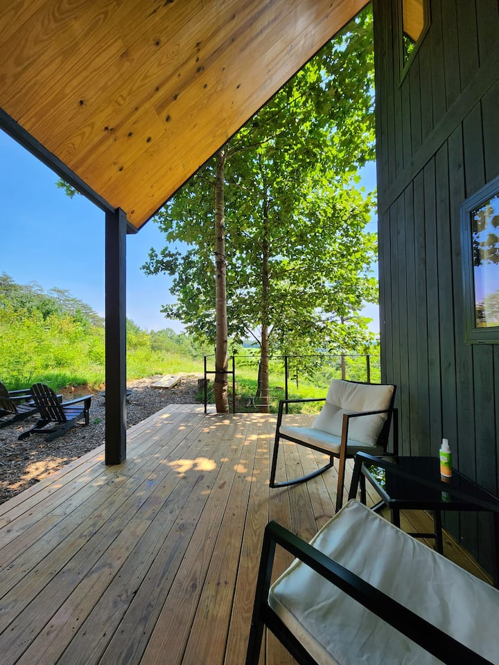 Peaceful Tiny Cabin with Sauna, Hot Tub & Mountain Views