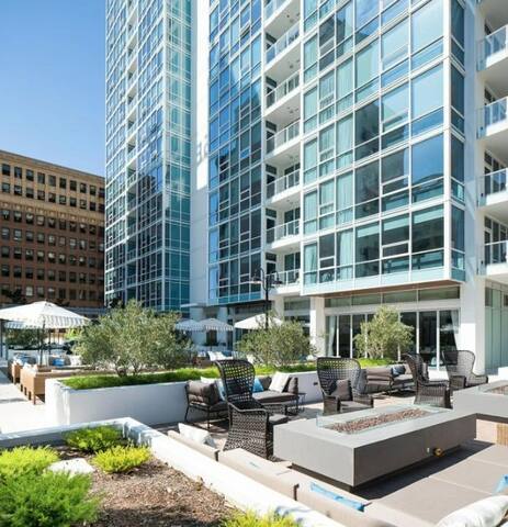 Level South Olive – Two Bedroom Sky Suite gallery image 5