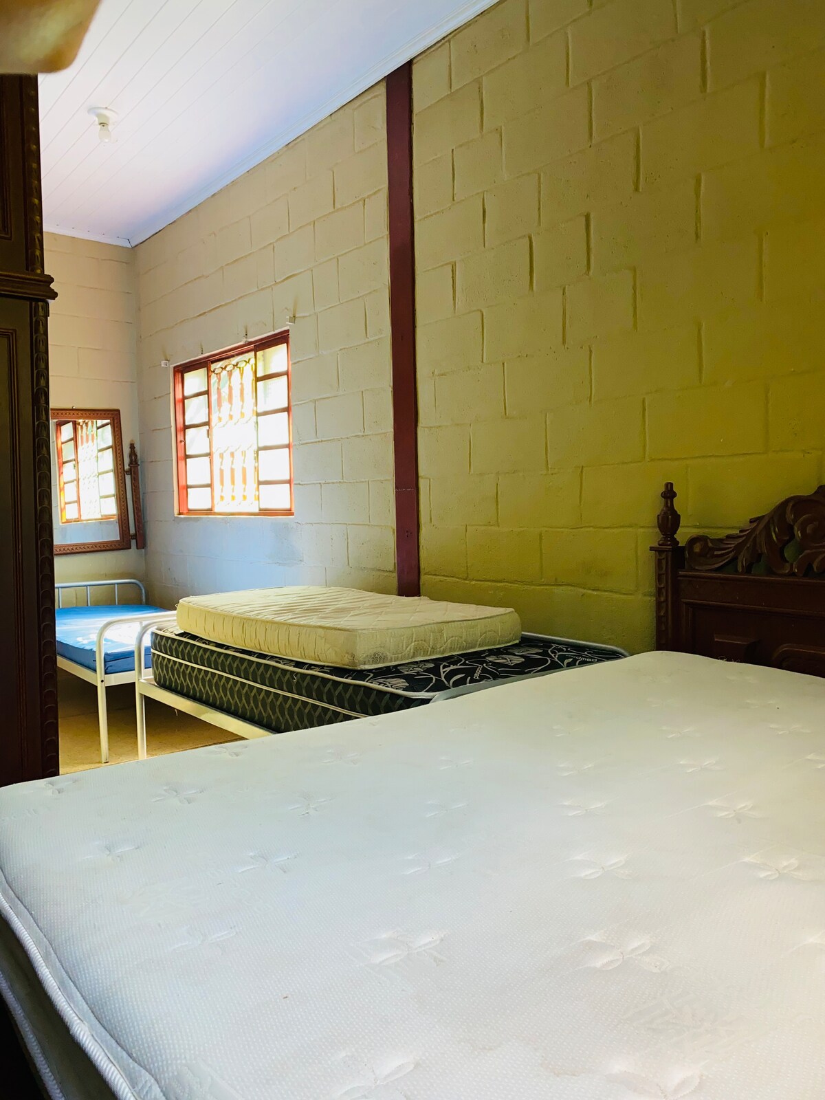 卧室套房

1张双人床；
2个单身公寓；