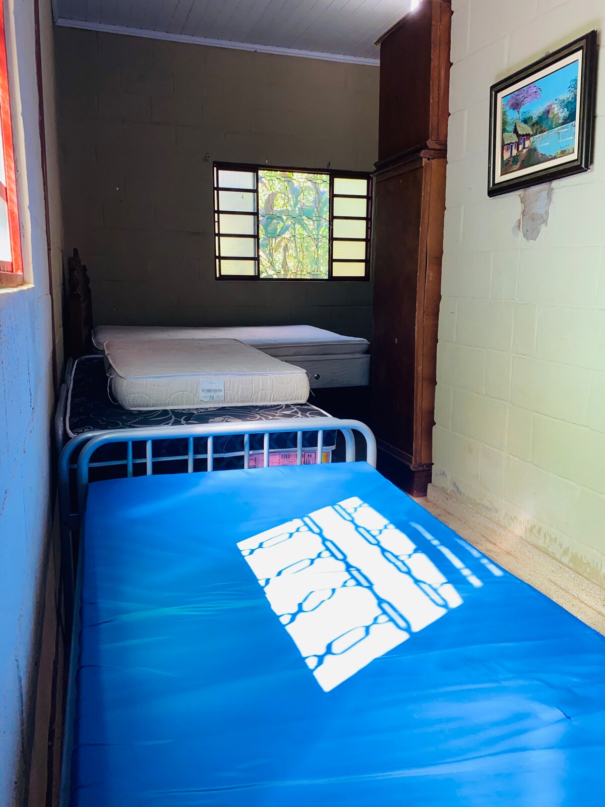 卧室套房

1张双人床
2个单身公寓；