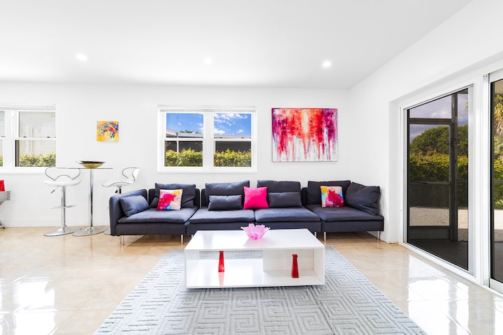4 Bedroom Miami Welcoming Waterfront Wonder W Pool - North Miami Beach, FL