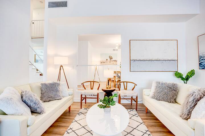 Stylish Resort POOL 7mins Strip! gallery image 2