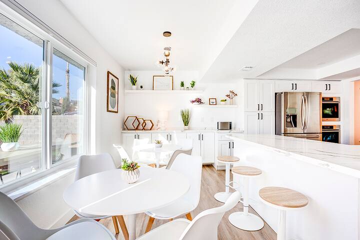 Stylish Resort POOL 7mins Strip! gallery image 5