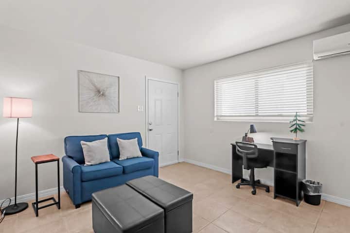 Comfortable King Size Bed- Apt #4 - El Paso, TX