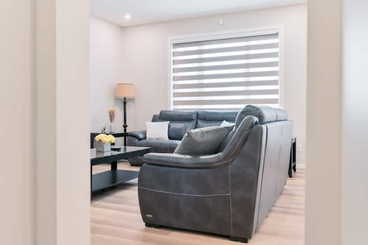 2 Ensuites & Garage | 2000 Sq Ft | Spacious Home - Calgary
