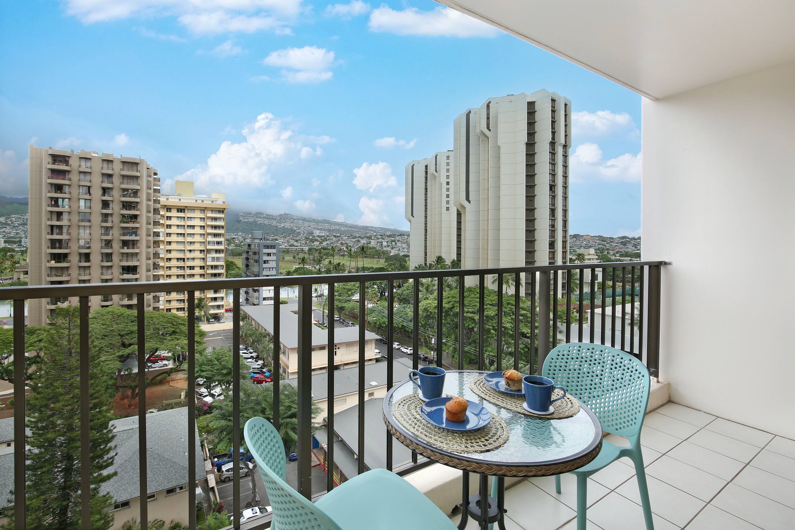 Condo in Honolulu · ★4.79 · 1 bedroom · 2 beds · 1 private bath - Image 15