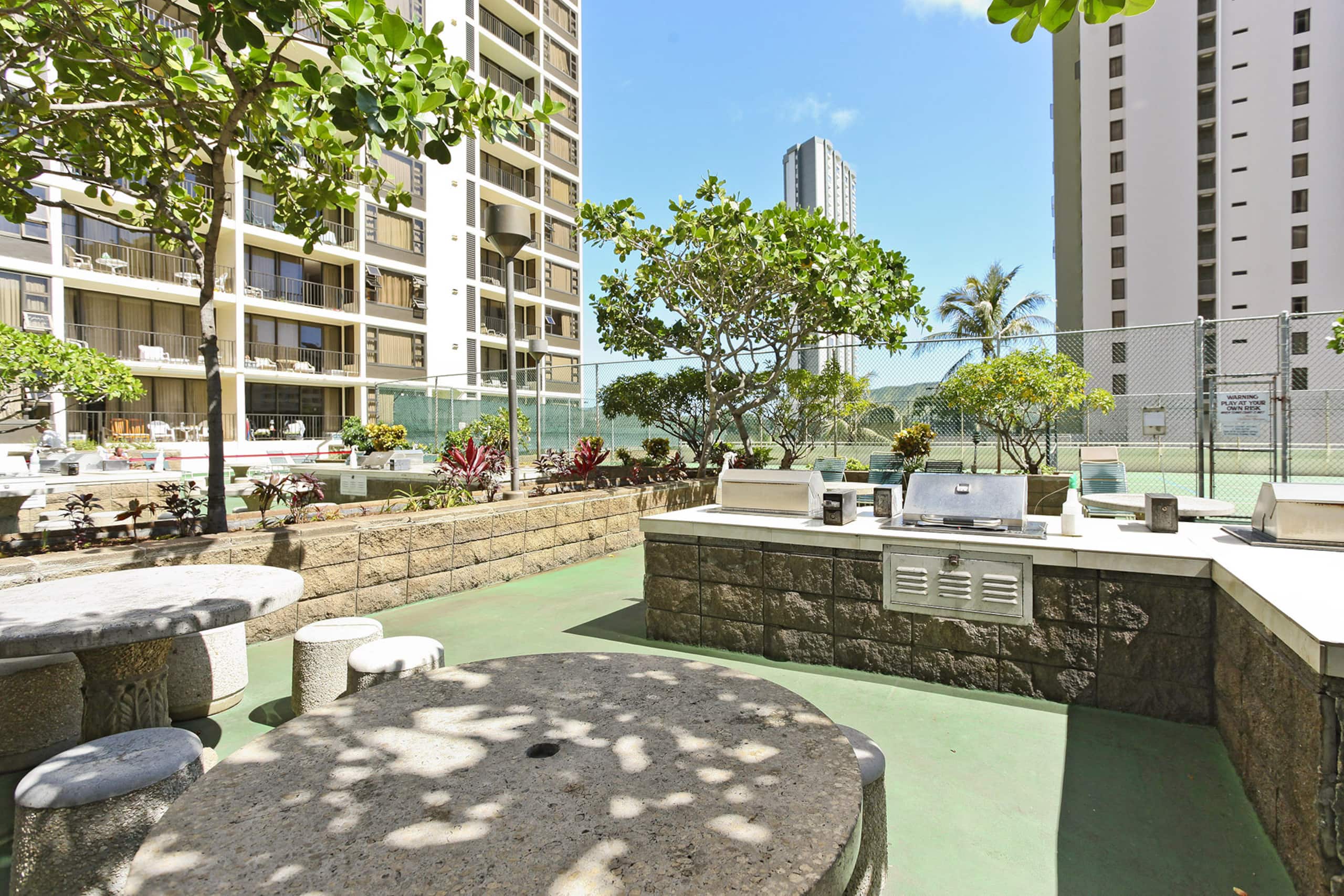 Condo in Honolulu · ★4.79 · 1 bedroom · 2 beds · 1 private bath - Image 18