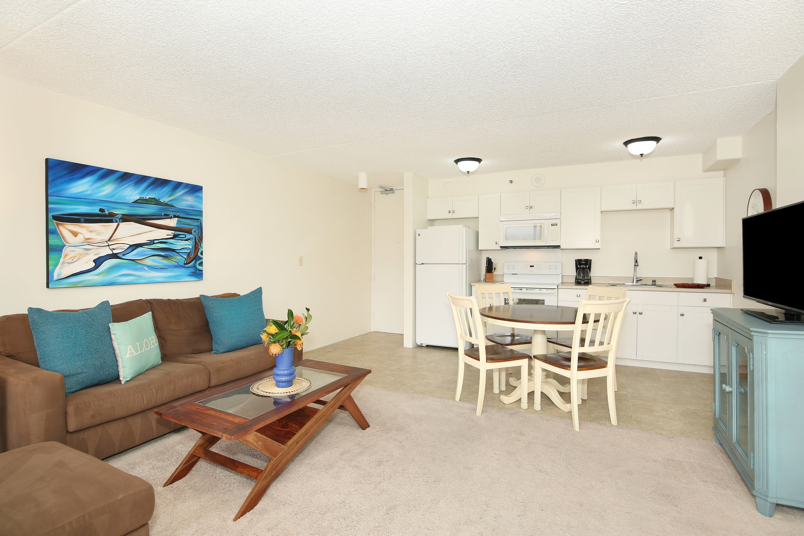 Condo in Honolulu · ★4.79 · 1 bedroom · 2 beds · 1 private bath - Image 4