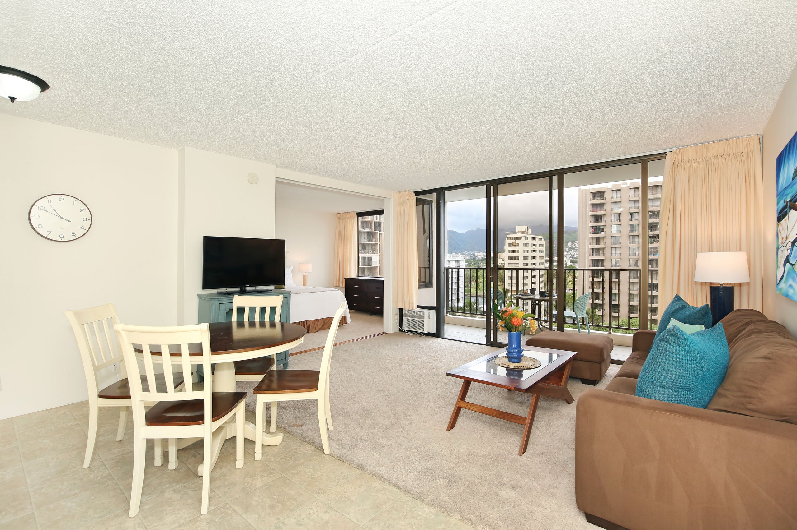Condo in Honolulu · ★4.79 · 1 bedroom · 2 beds · 1 private bath - Image 6