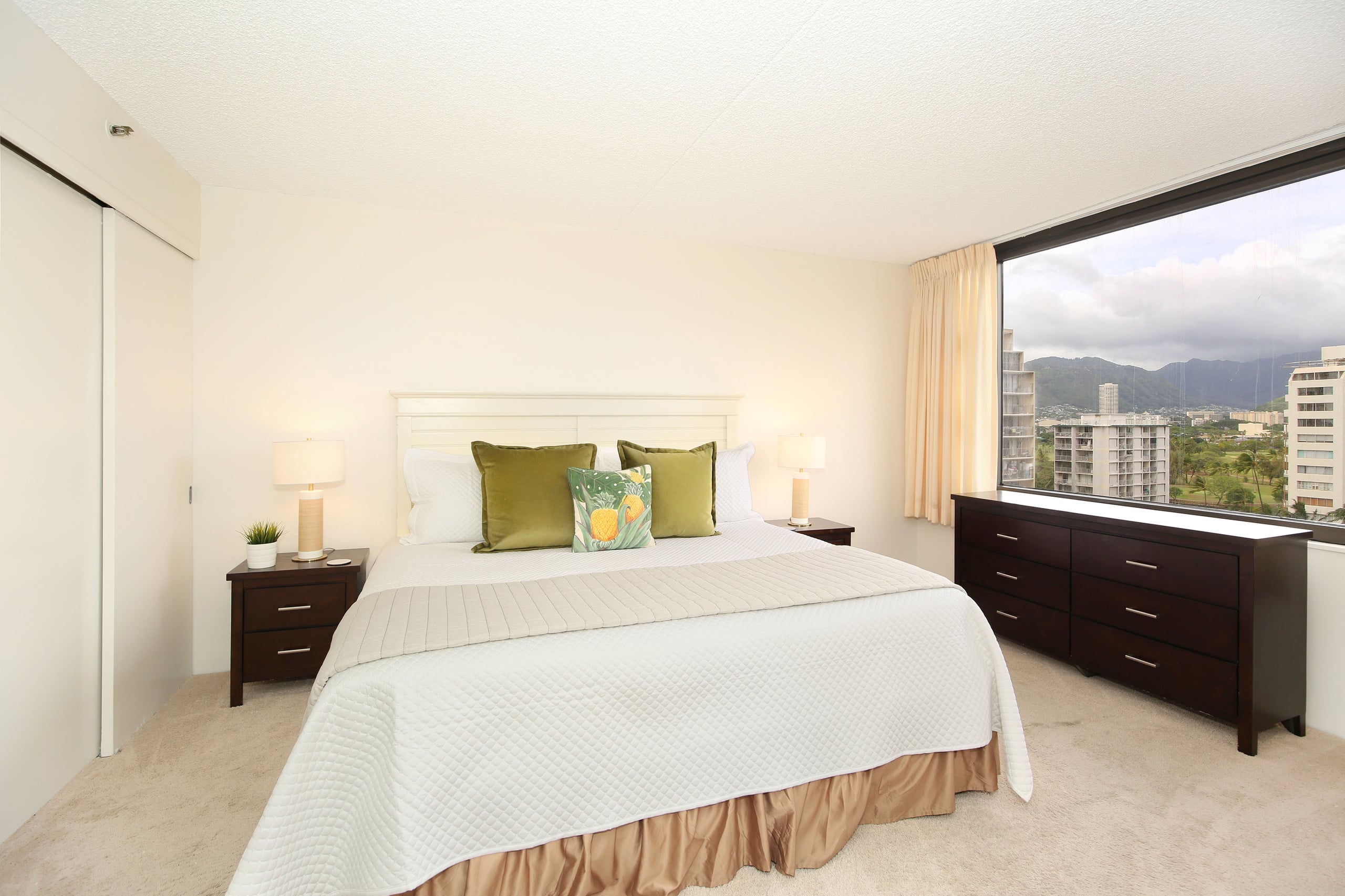 Condo in Honolulu · ★4.79 · 1 bedroom · 2 beds · 1 private bath - Image 1