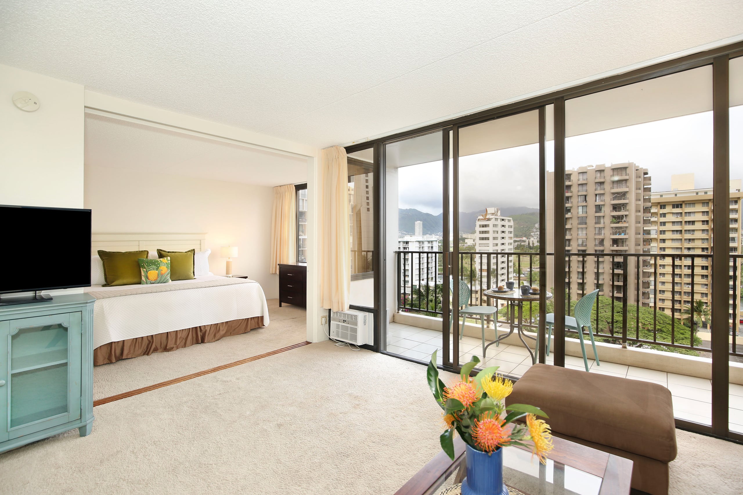 Condo in Honolulu · ★4.79 · 1 bedroom · 2 beds · 1 private bath - Image 9