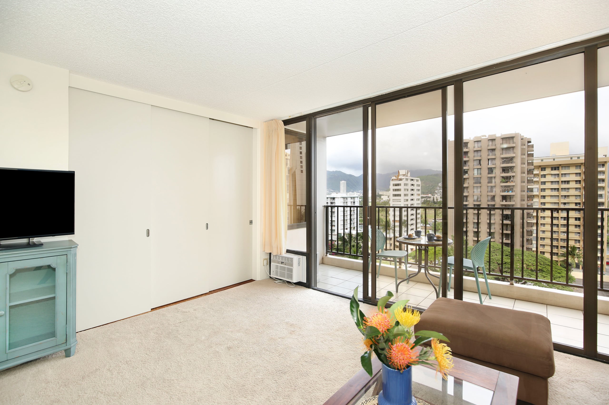 Condo in Honolulu · ★4.79 · 1 bedroom · 2 beds · 1 private bath - Image 8