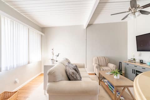 Successful Airbnb property: 1 bd condo steps from the sand in Santa Barbara