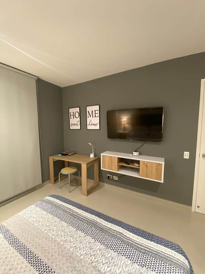 Საძინებელი - ტელევიზორი