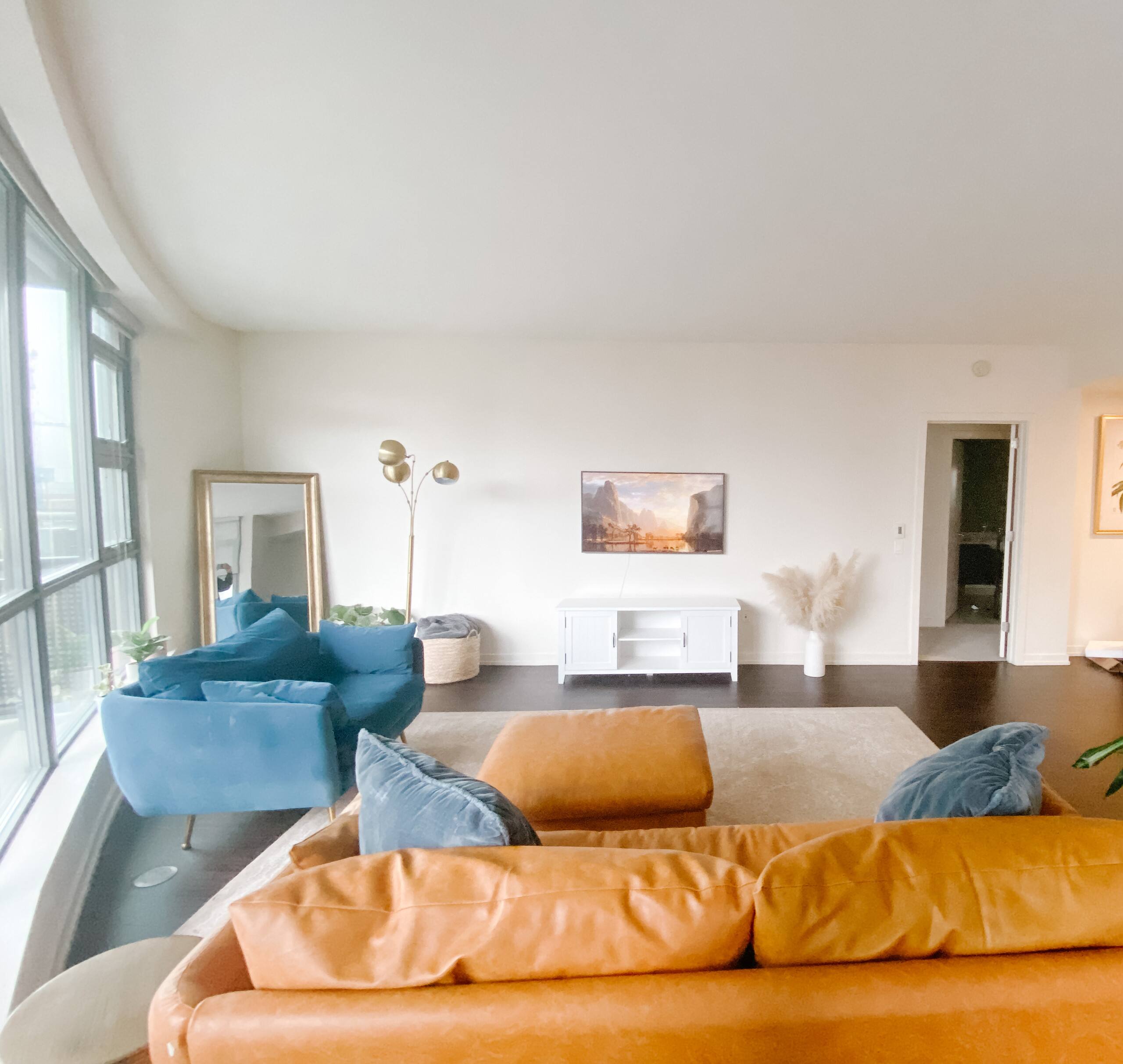 Mid-Market Luxury Stay - Image 2