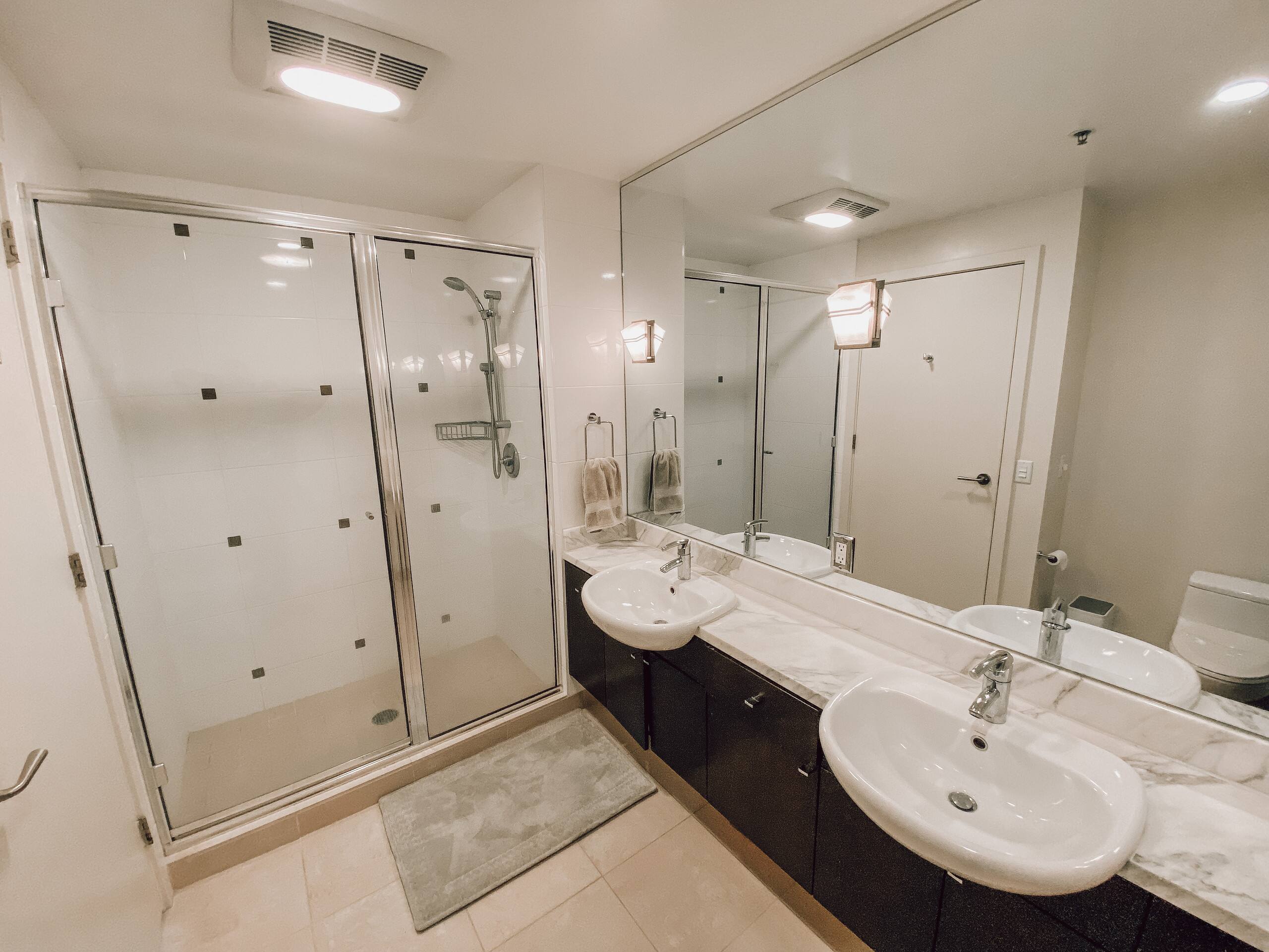 Mid-Market Luxury Stay - Image 8