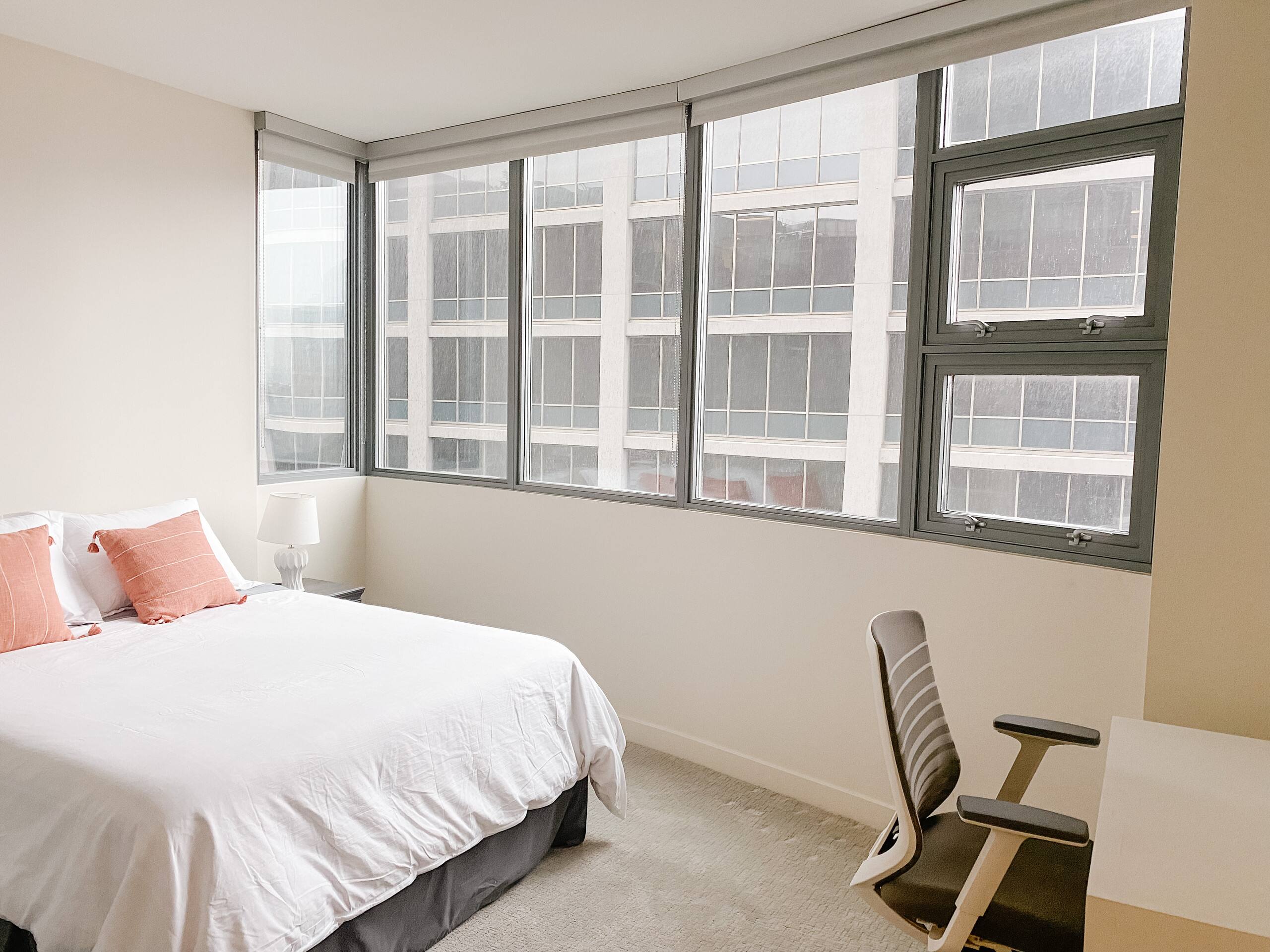 Mid-Market Luxury Stay - Image 6