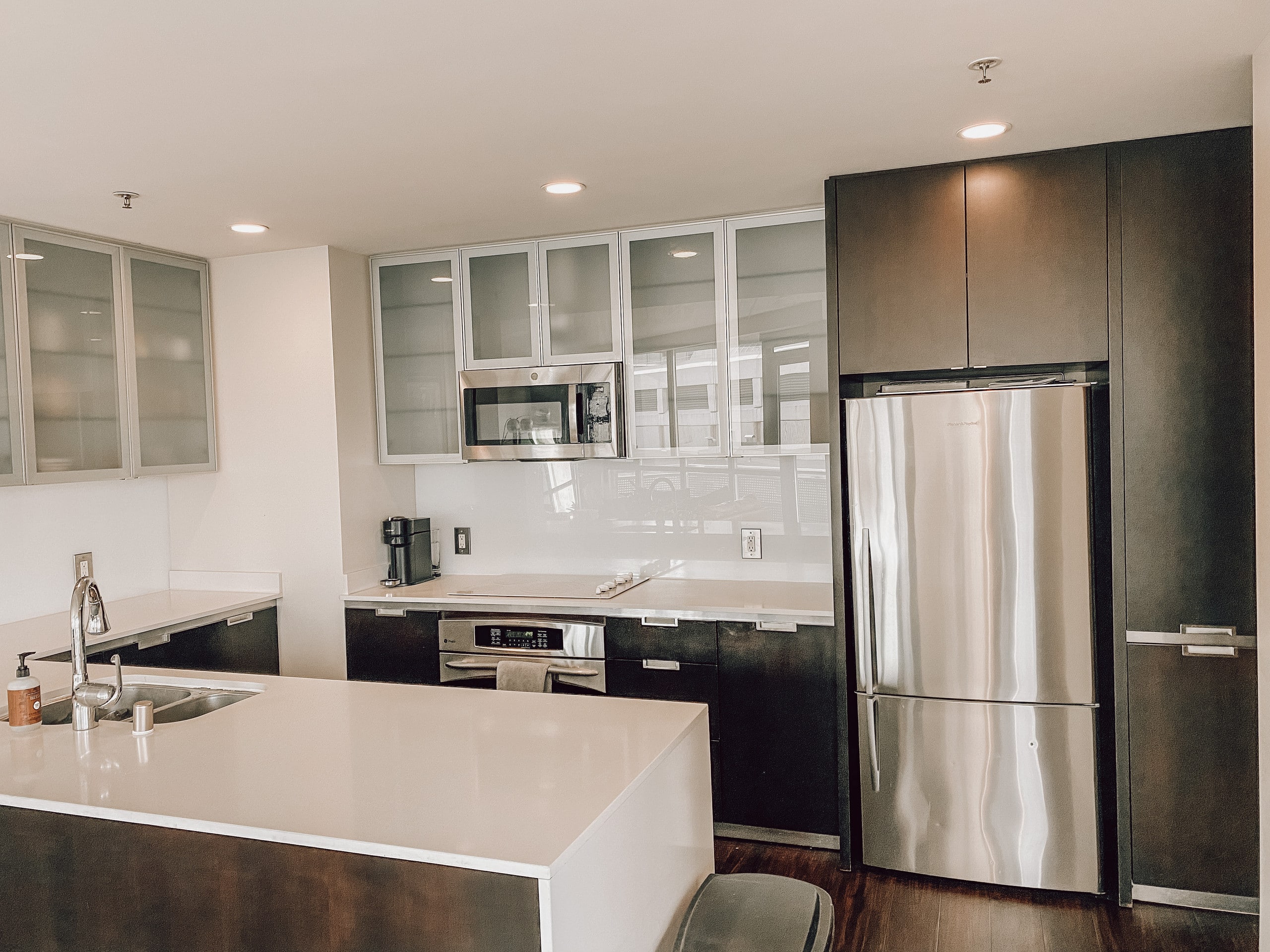 Mid-Market Luxury Stay - Image 3