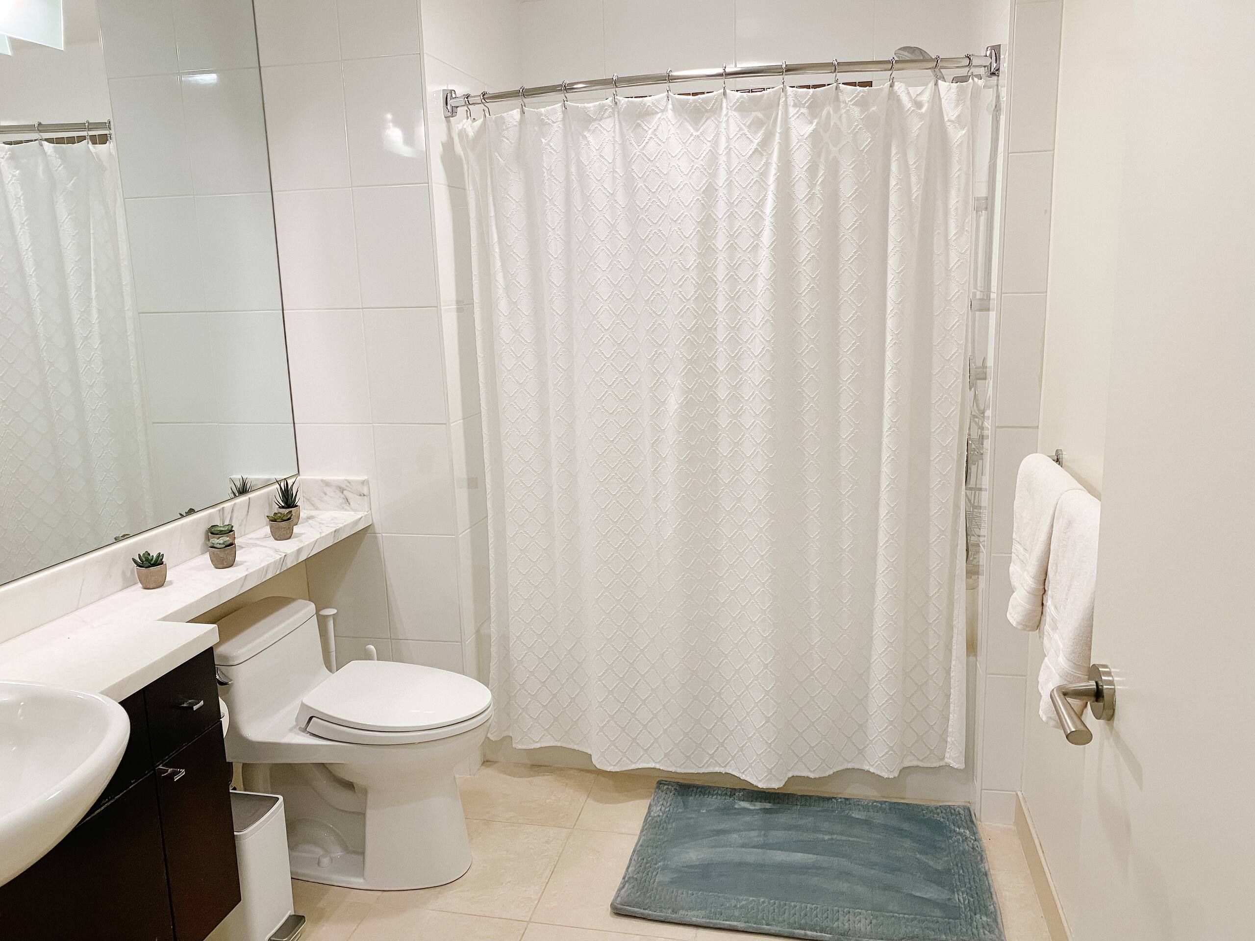 Mid-Market Luxury Stay - Image 9