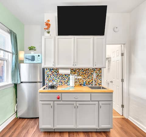 Top performing Airbnb: Stylish Studio Near Downtown | UTEP | Sun Bowl in El Paso