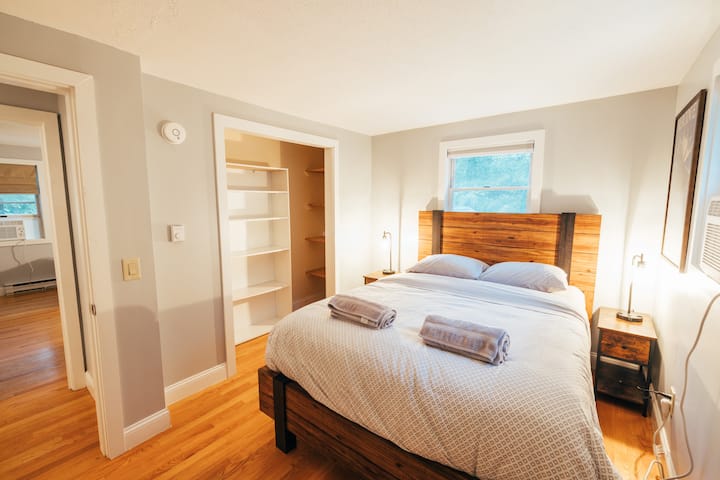 غرفة نوم 4 مع 1 × سرير كوين