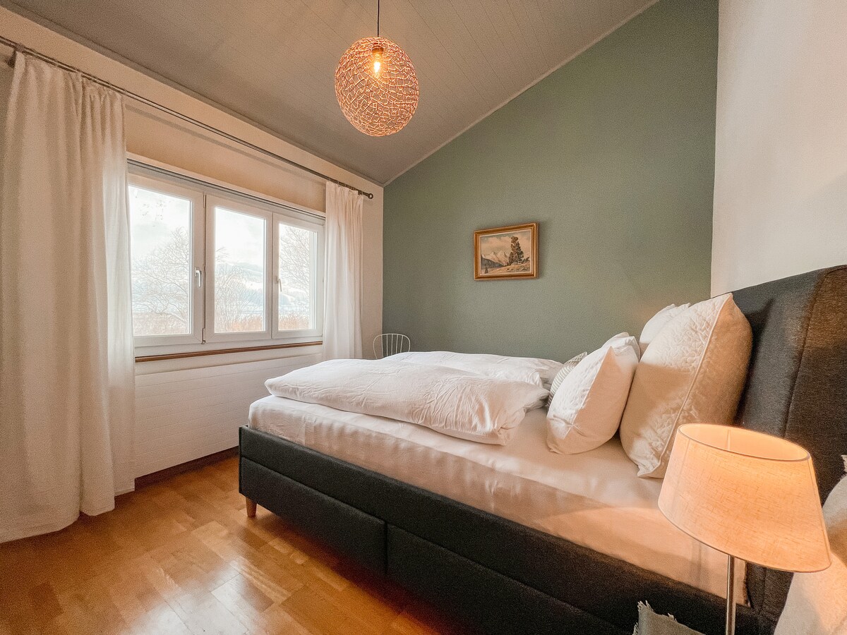 Dhomë gjumi e qetë me pamje nga Wildspitze dhe rezervati natyror