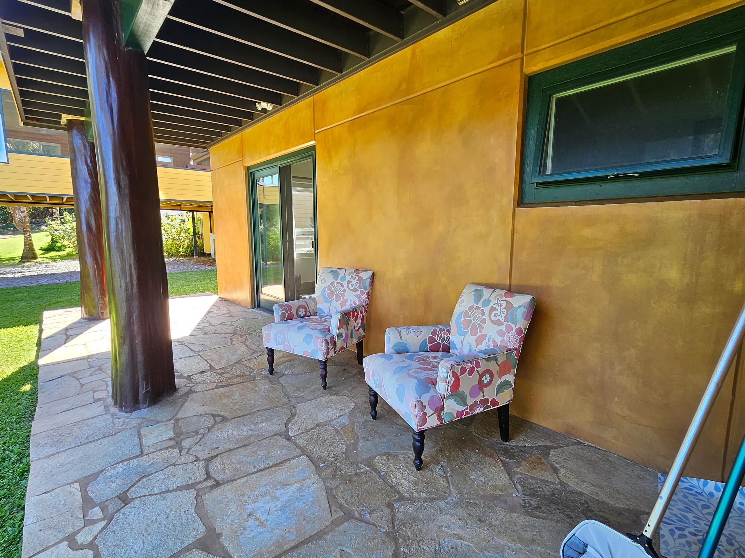 Oceanfront gated estate w/heated saltwater pool. - Photo 41