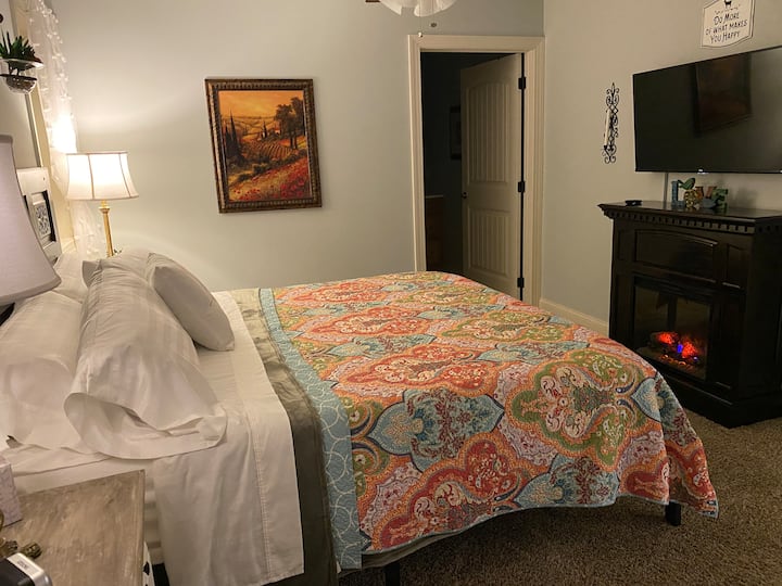 Kings Suite со електричен камин