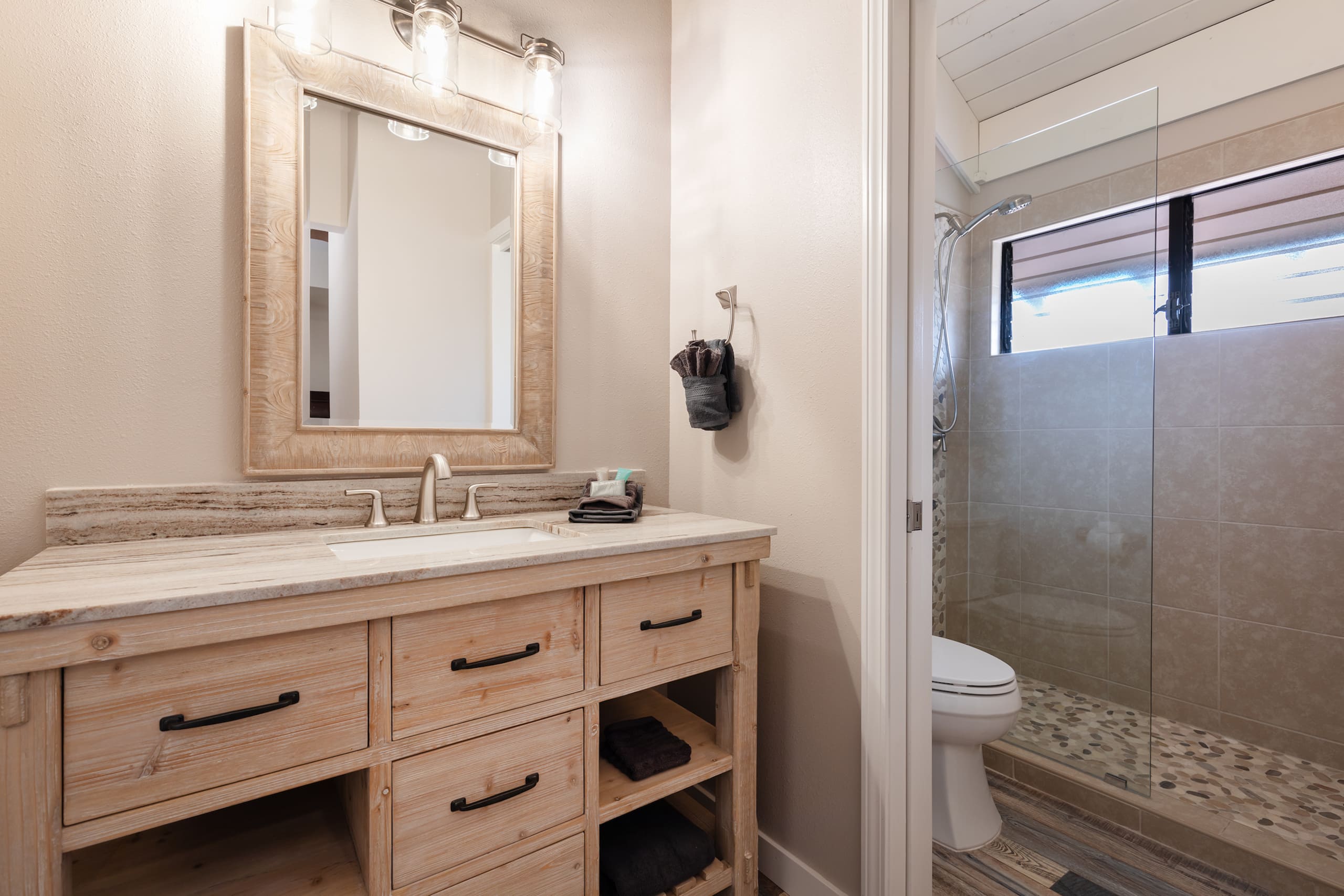 Newly Remodeled Near the Beach - Image 12