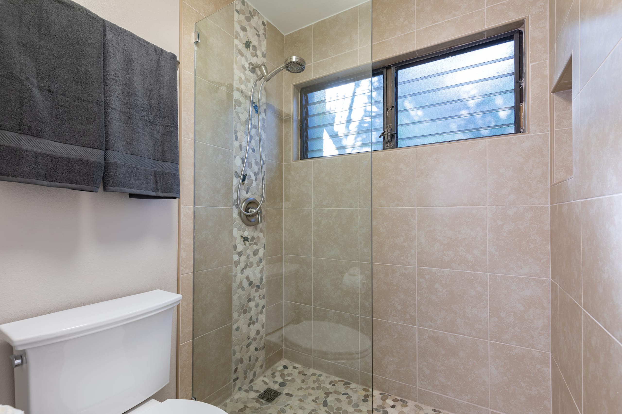 Newly Remodeled Near the Beach - Image 13