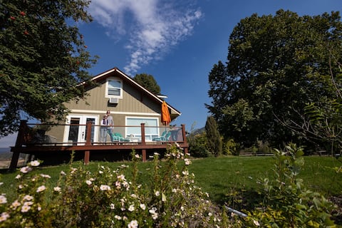 Curlew Orchard Gala House in BX, Vernon