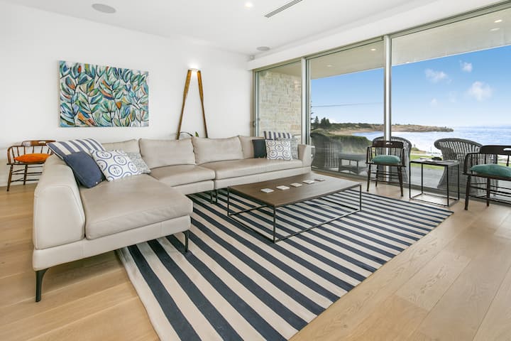 Strangways Stays! -Slps 10, 4 Bdrm, Oceanview