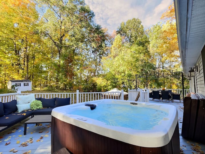 Hot Tub Bliss w/ King Bedroom | Pets | fast Wi-Fi - Apartments for Rent in  Newburgh, New York, United States - Airbnb