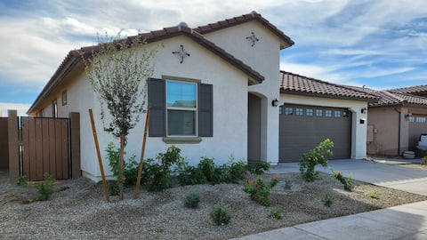Successful Airbnb property: Private 3BR Family Unit Home in Estrella