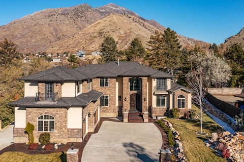 Olympus Luxury-Prime Location- HotTub+Theater+More