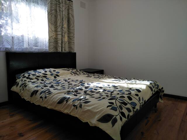 Caulfield Home with Large Space gallery image 4