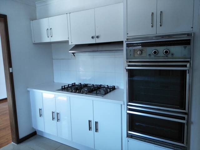 Caulfield Home with Large Space gallery image 3