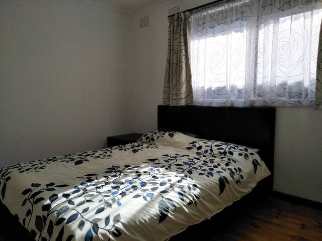 Caulfield Home with Large Space gallery image 5