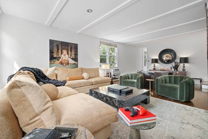 Gorgeous West Village Townhouse gallery image 2