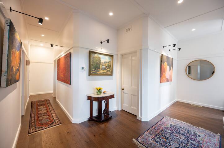 Camberwell Luxury Period Aptmt. gallery image 3