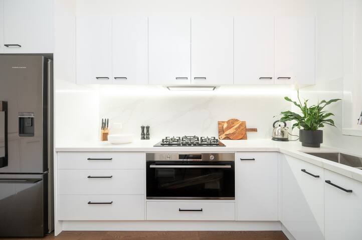 Camberwell Luxury Period Aptmt. gallery image 4