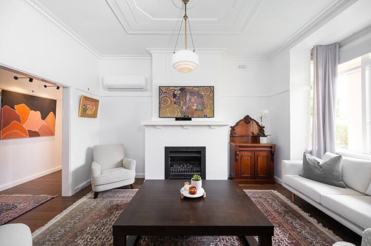 Camberwell Luxury Period Aptmt. gallery image 2