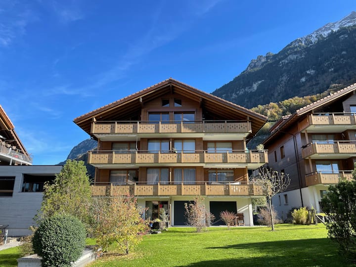 Romantic Swiss Alp Iseltwald with Lake & Mountains - Apartments