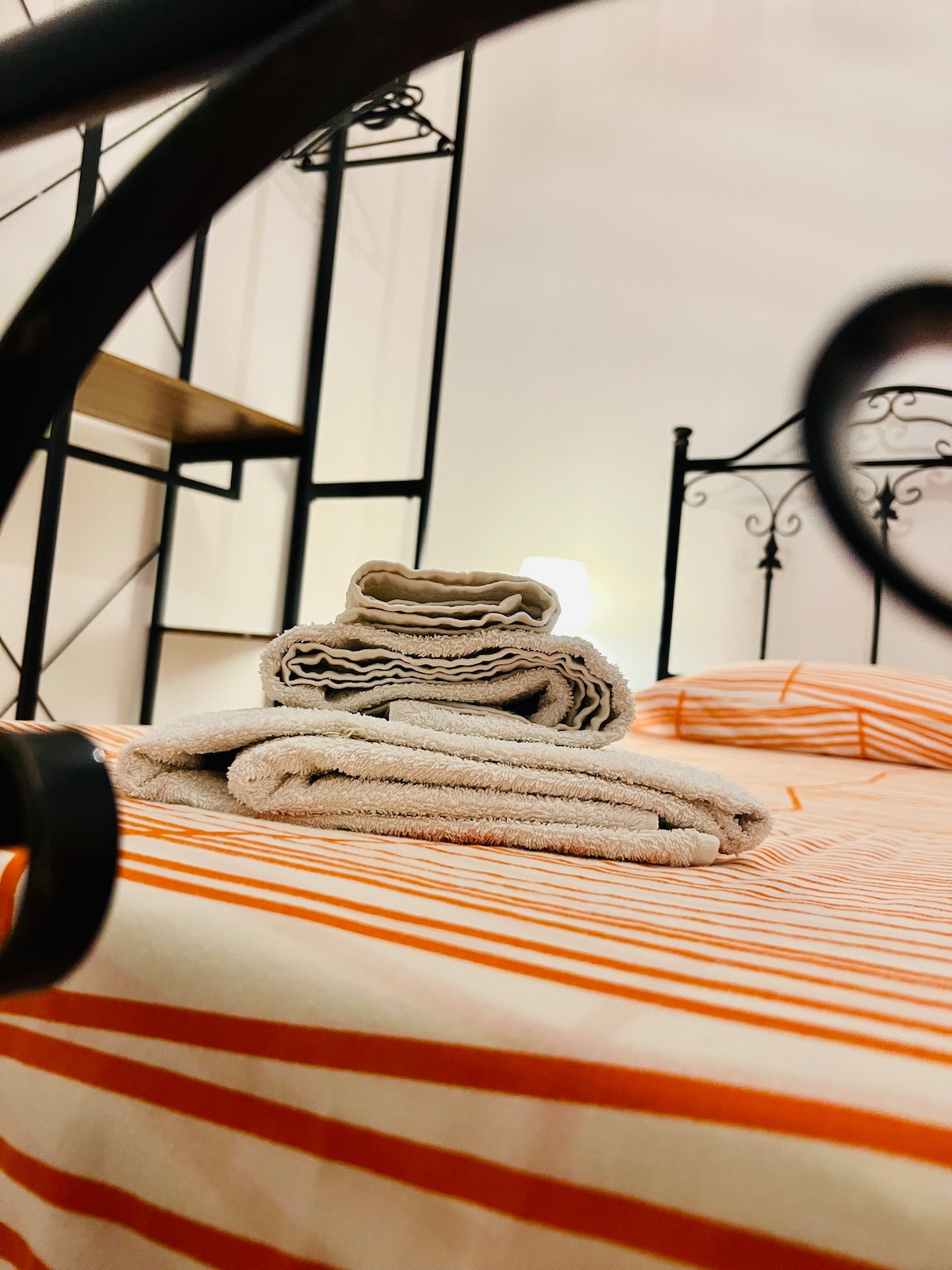 房间配有单人床 