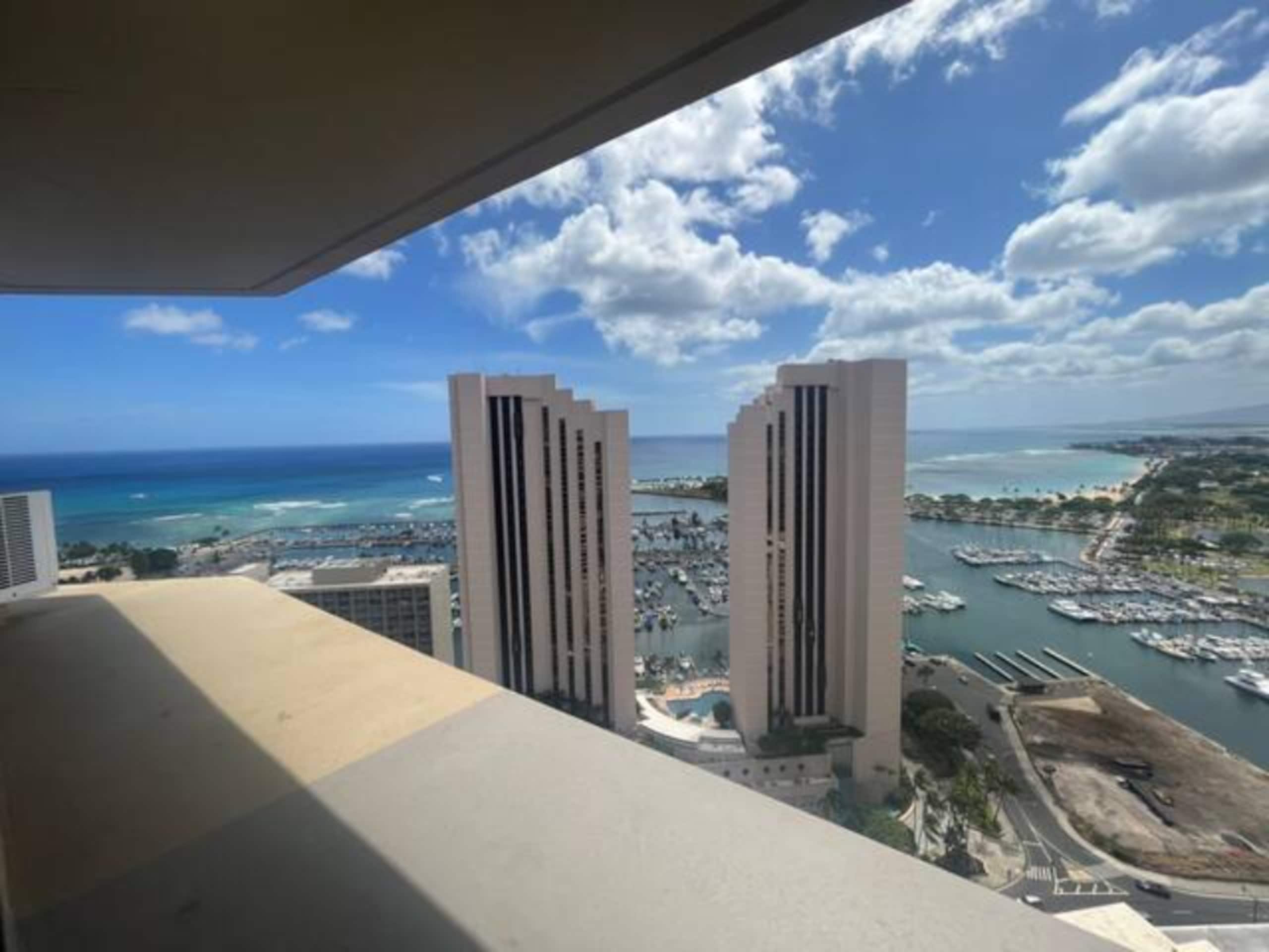 Condo in Honolulu · ★4.77 · 1 bedroom · 2 beds · 1 private bath - Image 22
