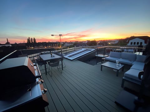 Penthouse with Rooftop (3 bedrooms, 155 sm)