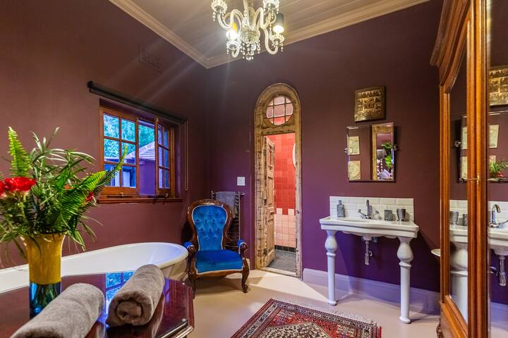 The GLEN Retreat VILLA gallery image 4