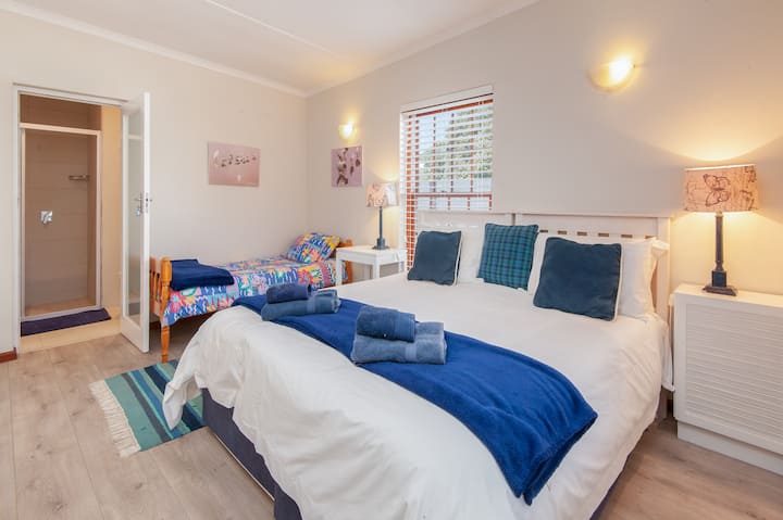 Dormitorio 3 con baño privado y aseo