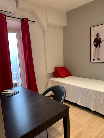 When in Rhome- city centre cozy apartment gallery image 4