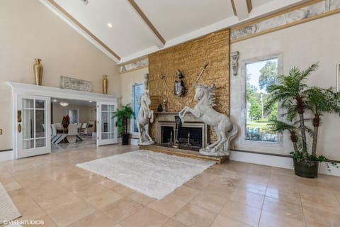 Eden House: Mansion on the Bay